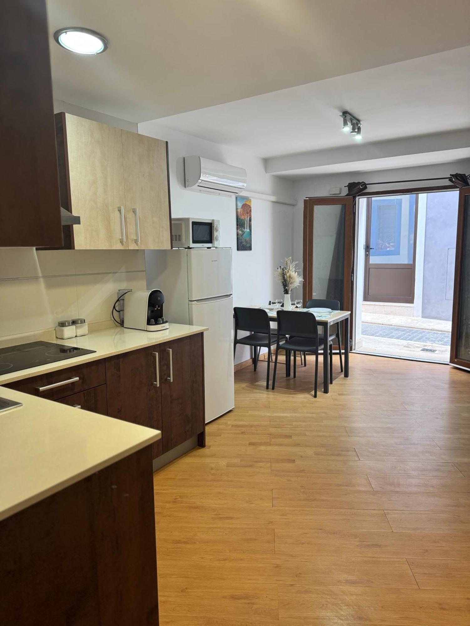 Wave Apartments Ла-Віла-Джойоза Екстер'єр фото
