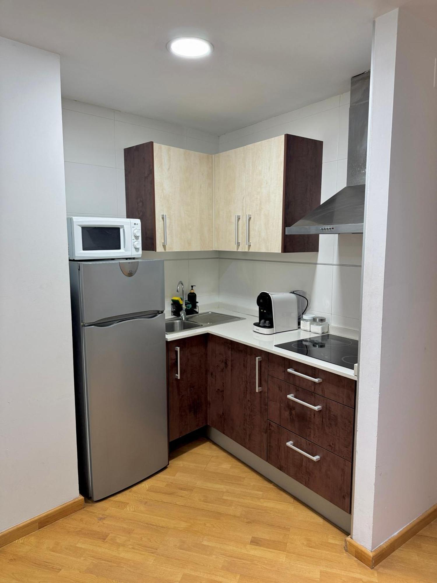 Wave Apartments Ла-Віла-Джойоза Екстер'єр фото