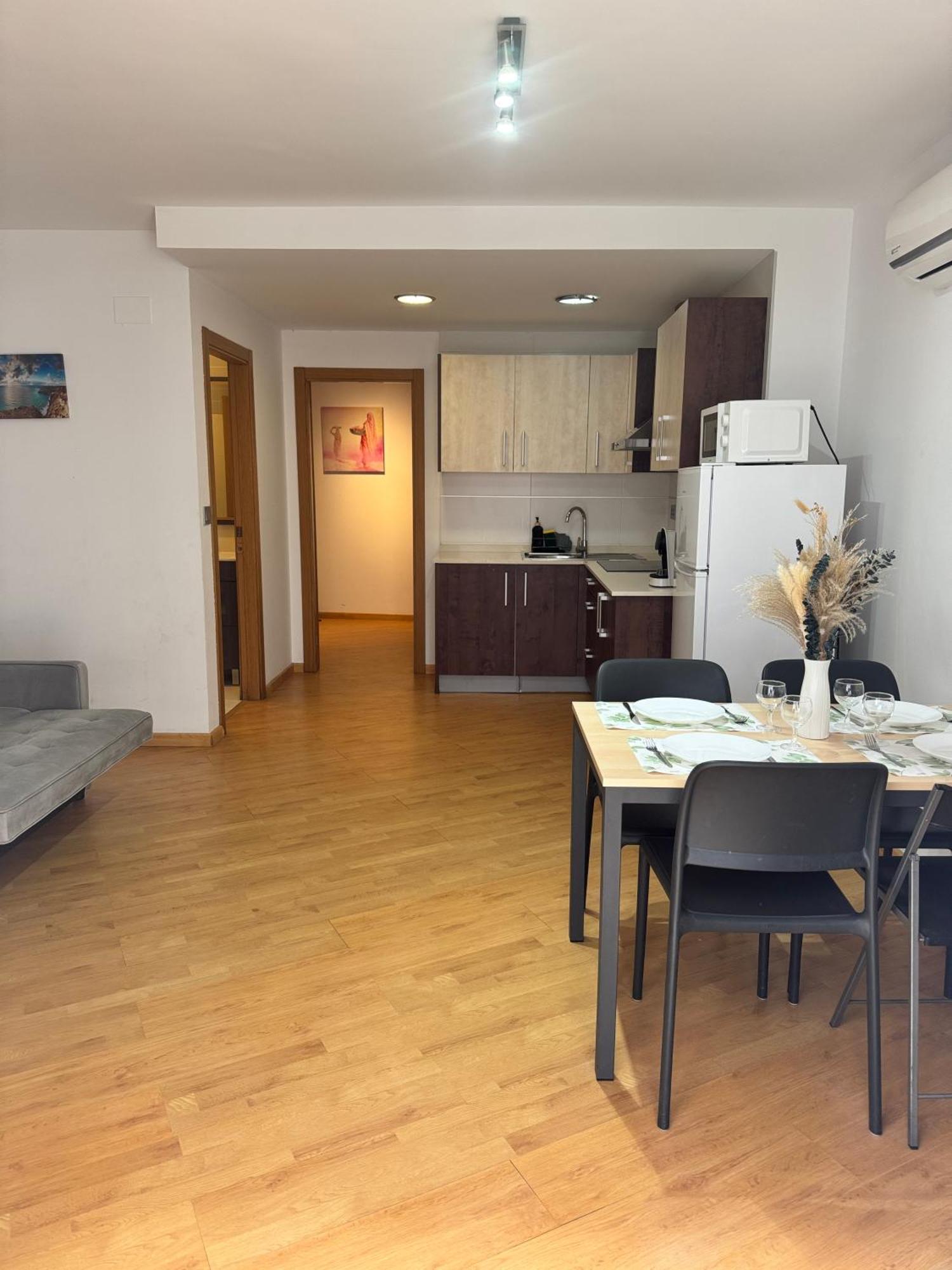 Wave Apartments Ла-Віла-Джойоза Екстер'єр фото