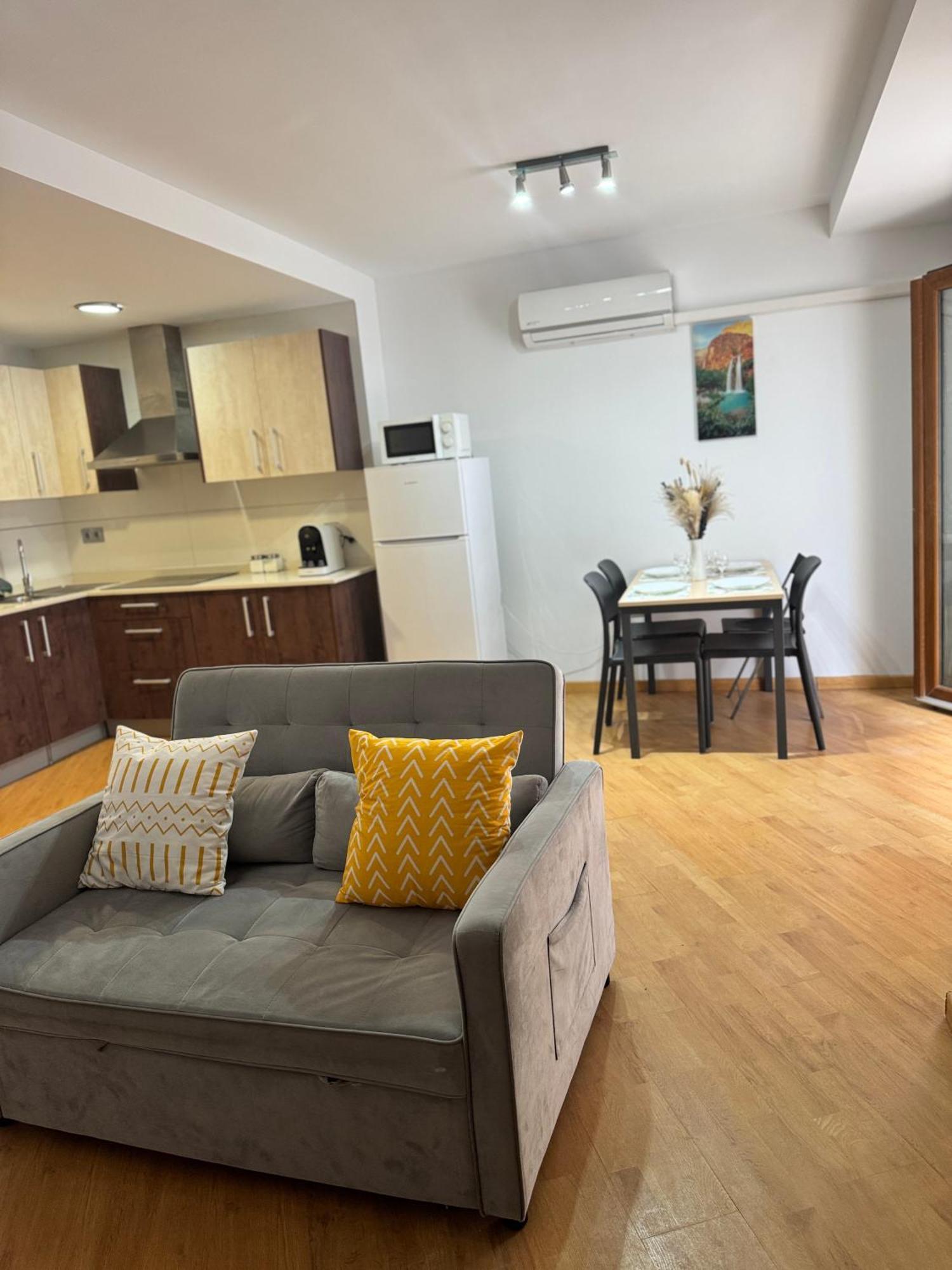 Wave Apartments Ла-Віла-Джойоза Екстер'єр фото